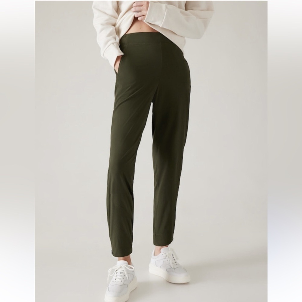 NEW Athleta Brooklyn Heights Aspen Olive Green Lightweight Jogger